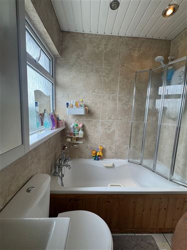 https://photos-a.propertyimages.ie/media/9/3/1/4935139/868e5e82-5c98-4fa1-ab74-af738a38a0ee_l.jpg