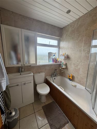 https://photos-a.propertyimages.ie/media/9/3/1/4935139/868e5e82-5c98-4fa1-ab74-af738a38a0ee_l.jpg