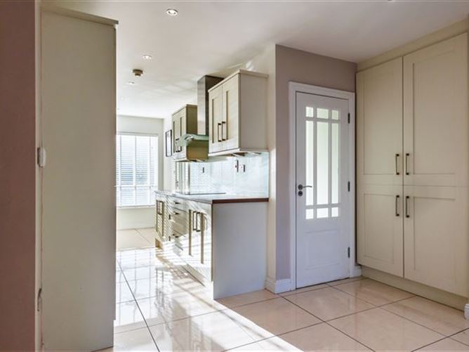 https://photos-a.propertyimages.ie/media/9/3/1/4935139/43d1fa70-f448-4c8f-a4cf-acb0e444847b_l.jpg