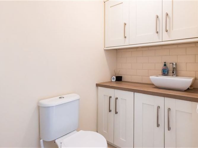 https://photos-a.propertyimages.ie/media/9/3/1/4935139/43d1fa70-f448-4c8f-a4cf-acb0e444847b_l.jpg