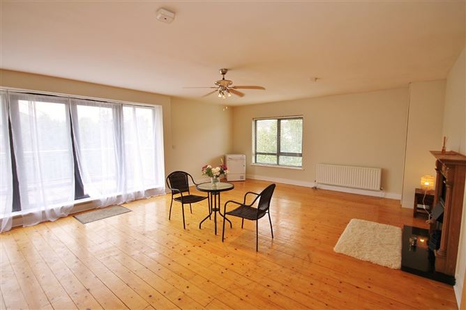 14 Rosse Court Way, Lucan, Co. Dublin