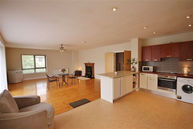14 Rosse Court Way, Lucan, Co. Dublin