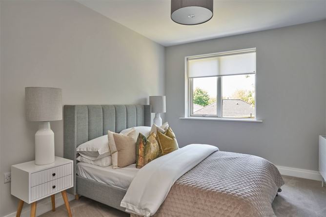 https://photos-a.propertyimages.ie/media/9/3/2/5002239/c0df09a8-f32a-4aca-b5dd-3c95d2ccfb51_l.jpg