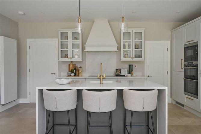 https://photos-a.propertyimages.ie/media/9/3/2/5002239/c0df09a8-f32a-4aca-b5dd-3c95d2ccfb51_l.jpg
