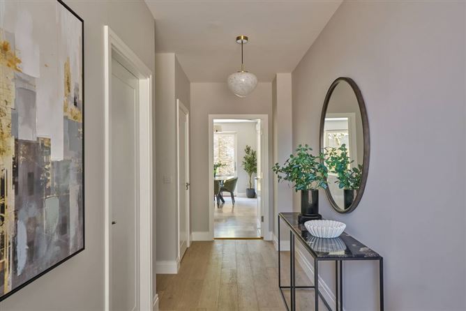 https://photos-a.propertyimages.ie/media/9/3/2/5002239/c0df09a8-f32a-4aca-b5dd-3c95d2ccfb51_l.jpg
