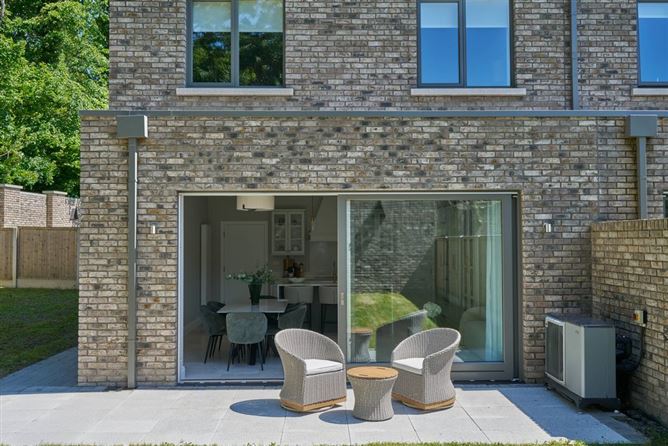 https://photos-a.propertyimages.ie/media/9/3/2/5002239/c0df09a8-f32a-4aca-b5dd-3c95d2ccfb51_l.jpg