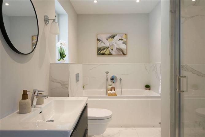 https://photos-a.propertyimages.ie/media/9/3/2/5002239/c0df09a8-f32a-4aca-b5dd-3c95d2ccfb51_l.jpg