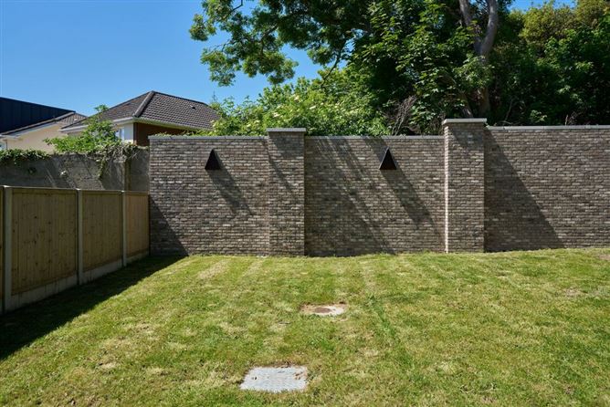 https://photos-a.propertyimages.ie/media/9/3/2/5002239/c0df09a8-f32a-4aca-b5dd-3c95d2ccfb51_l.jpg