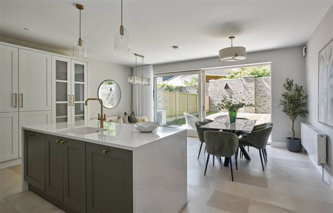 https://photos-a.propertyimages.ie/media/9/3/2/5002239/c0df09a8-f32a-4aca-b5dd-3c95d2ccfb51_l.jpg