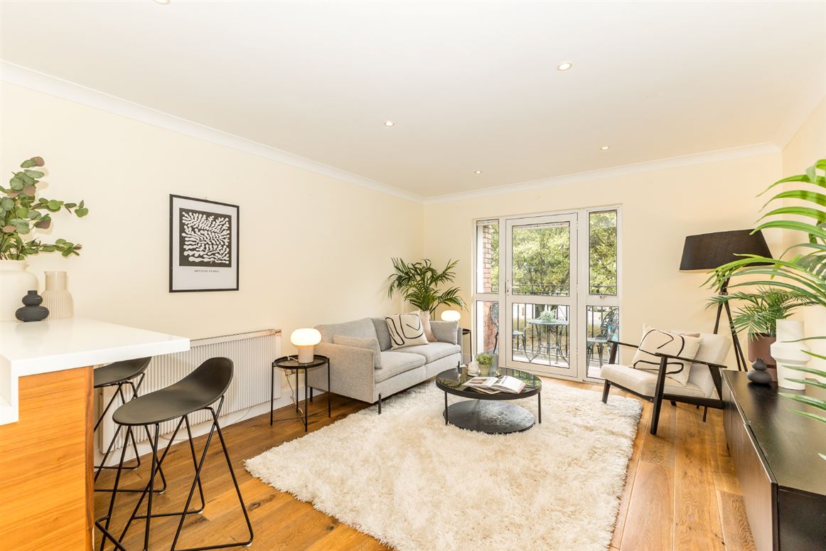 8 Trinity Square, Townsend Street, Dublin 2