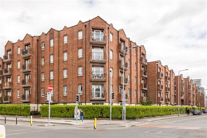 8 Trinity Square, Townsend Street, Dublin 2