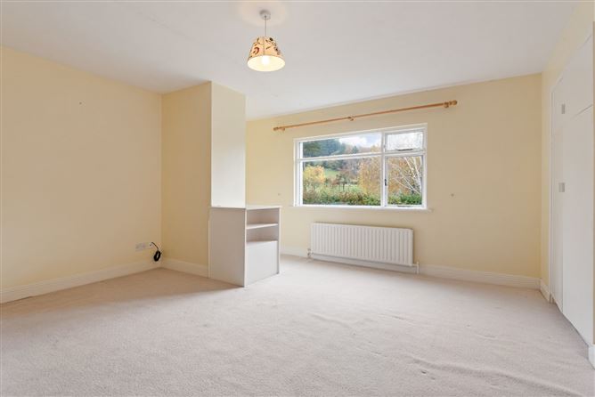 https://photos-a.propertyimages.ie/media/9/3/3/4844339/431bab2a-598d-488b-a30e-8e51d749e8ad_l.jpg