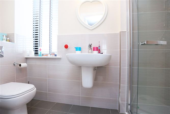 3 Hillfield, Ferndale Road, Rathmichael, Dublin 18