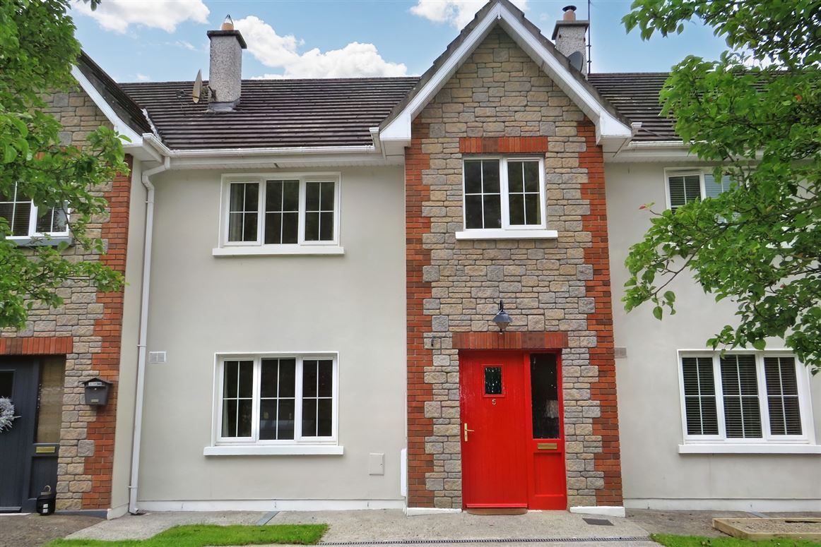 5 Manor Hill, Charleville, Co. Cork Sherry Fitzgerald (Derry) Walsh 4720539 MyHome.ie