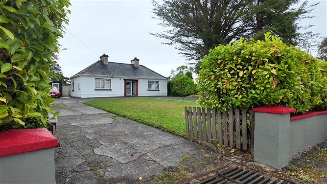 Moores Cottage, The Demesne, Frenchpark, Roscommon
