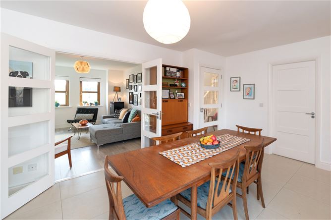 10 Monfield, Rochestown, Cork