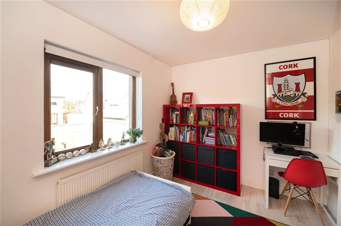 10 Monfield, Rochestown, Cork