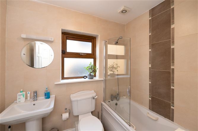 10 Monfield, Rochestown, Cork