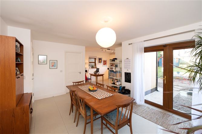 10 Monfield, Rochestown, Cork