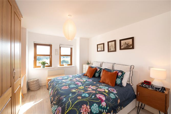 10 Monfield, Rochestown, Cork