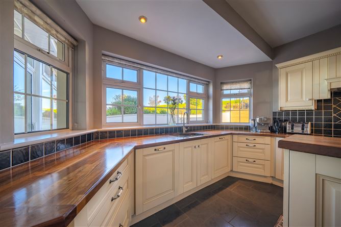 Wood View House, Ballydawley, Dunderrow, Kinsale, Cork