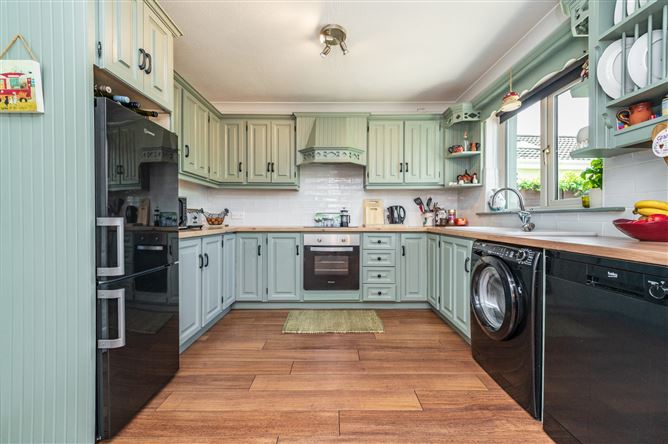 https://photos-a.propertyimages.ie/media/9/3/6/5013639/c5ffb5b4-a10a-4509-9828-a015f7e49003_l.jpg