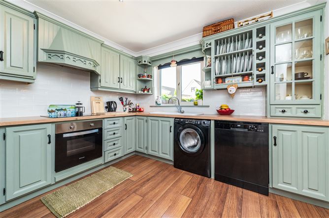 https://photos-a.propertyimages.ie/media/9/3/6/5013639/c5ffb5b4-a10a-4509-9828-a015f7e49003_l.jpg