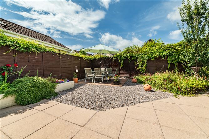 https://photos-a.propertyimages.ie/media/9/3/6/5013639/c5ffb5b4-a10a-4509-9828-a015f7e49003_l.jpg