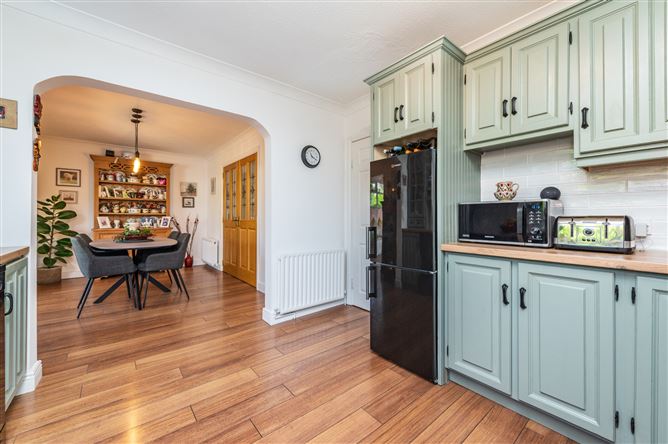 https://photos-a.propertyimages.ie/media/9/3/6/5013639/c5ffb5b4-a10a-4509-9828-a015f7e49003_l.jpg