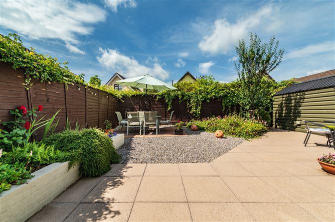 https://photos-a.propertyimages.ie/media/9/3/6/5013639/c5ffb5b4-a10a-4509-9828-a015f7e49003_l.jpg