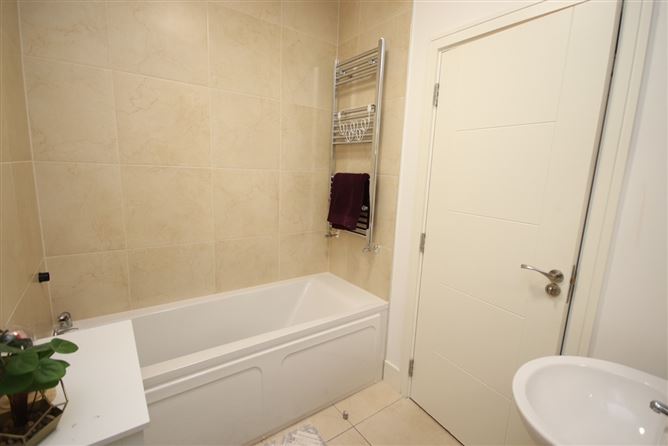 13 Shackleton Glen, Lucan, Dublin