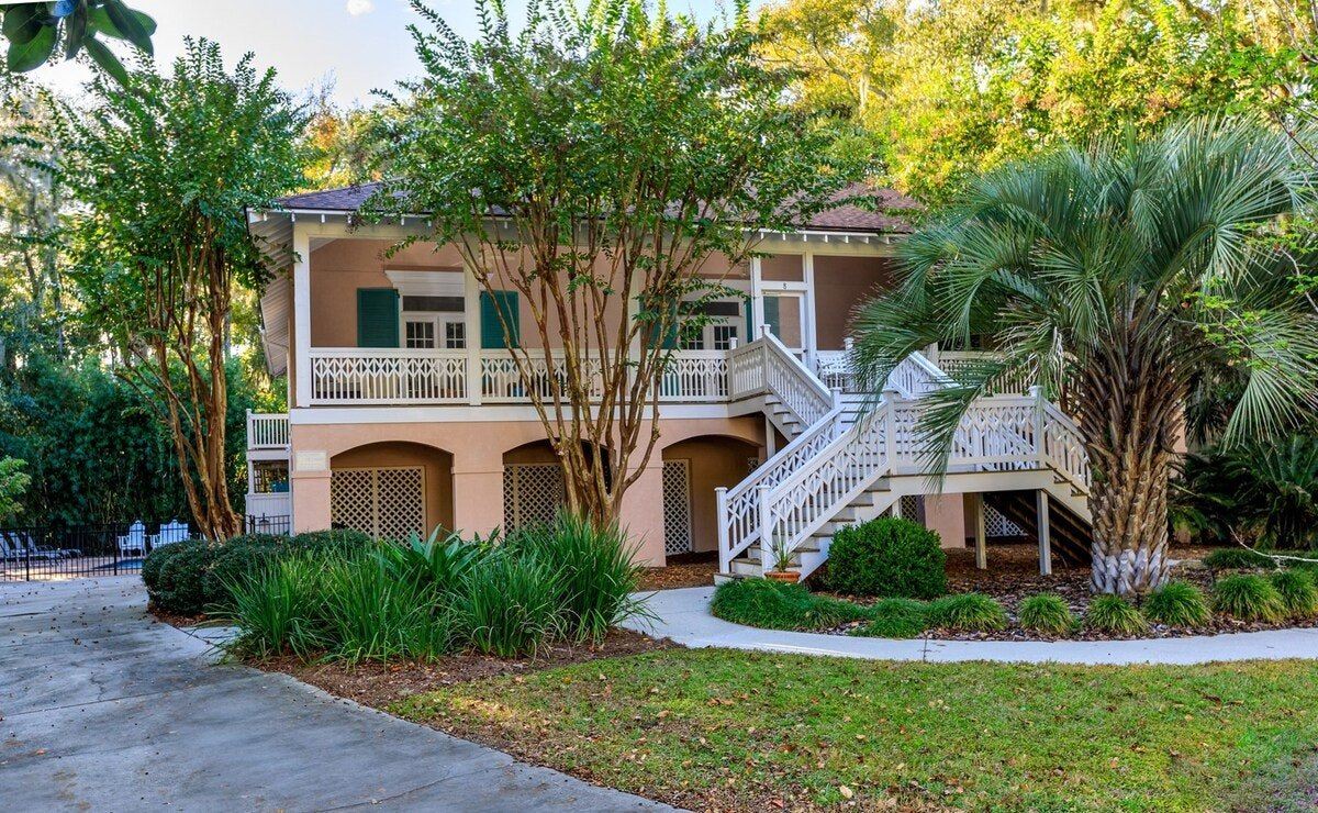Leafy & Peach,Hilton Head, South Carolina, USA