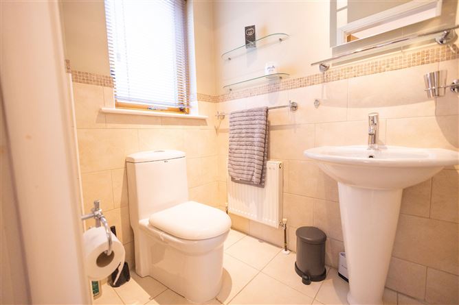 5 Chapelwood Drive, Hollystown, Dublin
