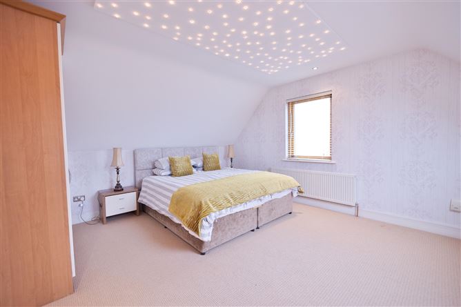 5 Chapelwood Drive, Hollystown, Dublin