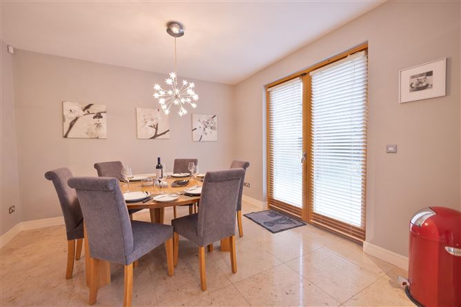 5 Chapelwood Drive, Hollystown, Dublin