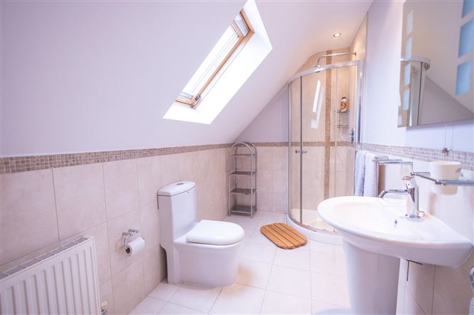 5 Chapelwood Drive, Hollystown, Dublin