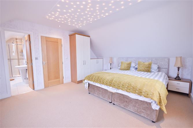 5 Chapelwood Drive, Hollystown, Dublin