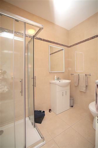 https://photos-a.propertyimages.ie/media/9/3/8/4998839/ca8144e1-3b2a-480e-bab9-e9af036ce3ea_l.jpg