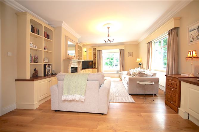 https://photos-a.propertyimages.ie/media/9/3/8/4998839/ca8144e1-3b2a-480e-bab9-e9af036ce3ea_l.jpg