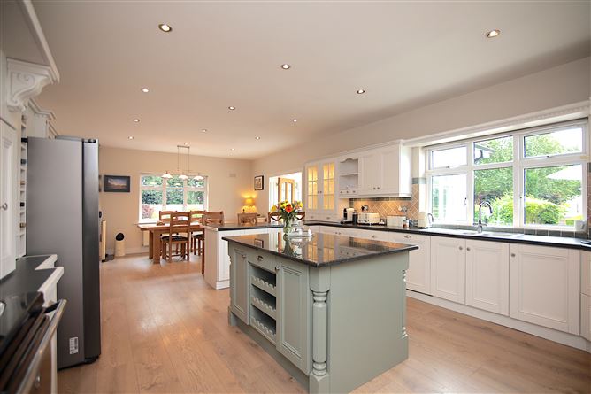 https://photos-a.propertyimages.ie/media/9/3/8/4998839/ca8144e1-3b2a-480e-bab9-e9af036ce3ea_l.jpg