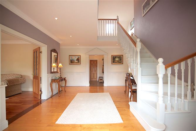 https://photos-a.propertyimages.ie/media/9/3/8/4998839/ca8144e1-3b2a-480e-bab9-e9af036ce3ea_l.jpg