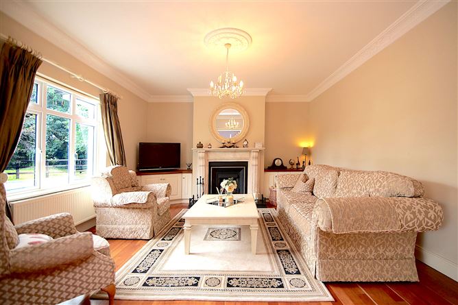 https://photos-a.propertyimages.ie/media/9/3/8/4998839/ca8144e1-3b2a-480e-bab9-e9af036ce3ea_l.jpg