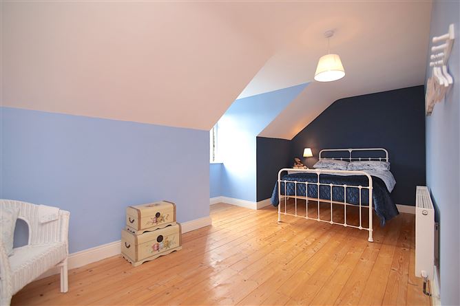 https://photos-a.propertyimages.ie/media/9/3/8/4998839/ca8144e1-3b2a-480e-bab9-e9af036ce3ea_l.jpg