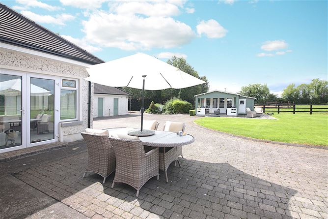 https://photos-a.propertyimages.ie/media/9/3/8/4998839/ca8144e1-3b2a-480e-bab9-e9af036ce3ea_l.jpg