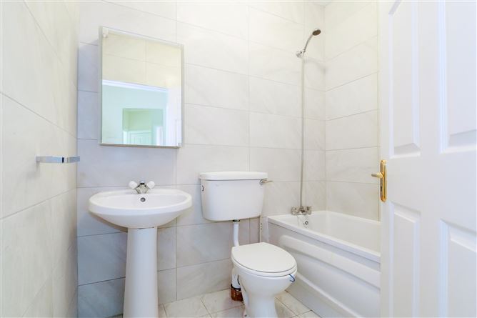 18 Glenmore, College Road, Galway