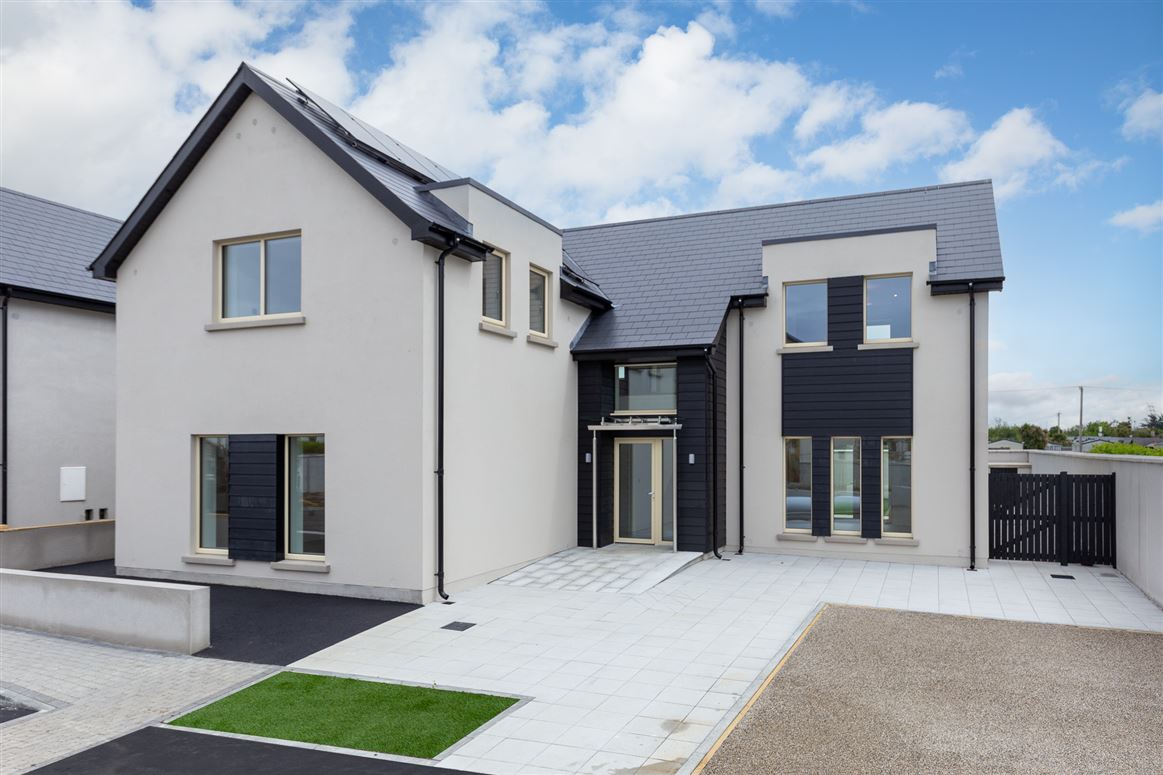 7 Grange Lough, Rosslare Strand, Co. Wexford.