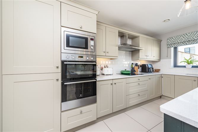 https://photos-a.propertyimages.ie/media/9/4/1/4961149/eaf1ac28-8655-495f-b24c-a3771c48f637_l.jpg