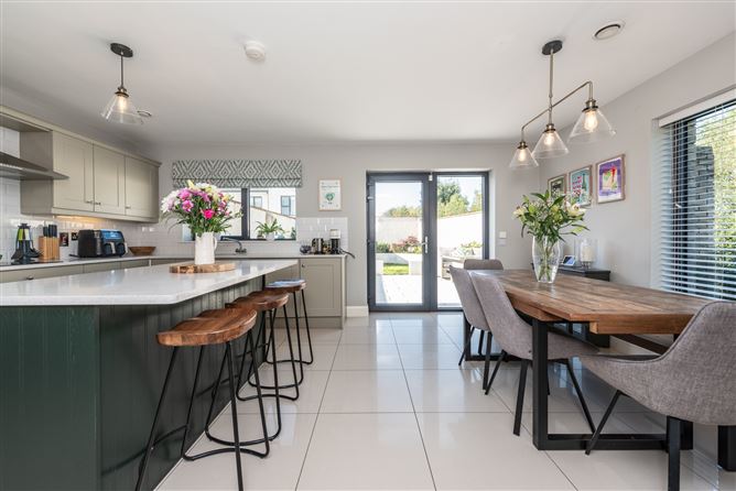 https://photos-a.propertyimages.ie/media/9/4/1/4961149/eaf1ac28-8655-495f-b24c-a3771c48f637_l.jpg