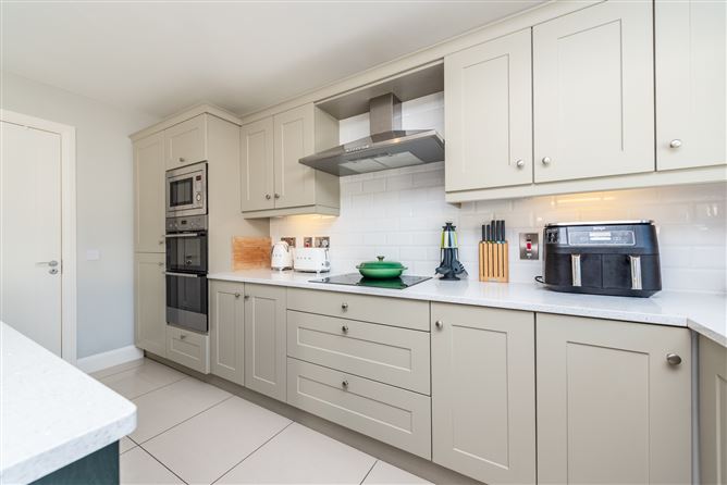 https://photos-a.propertyimages.ie/media/9/4/1/4961149/eaf1ac28-8655-495f-b24c-a3771c48f637_l.jpg
