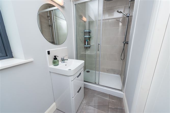 https://photos-a.propertyimages.ie/media/9/4/1/4961149/eaf1ac28-8655-495f-b24c-a3771c48f637_l.jpg